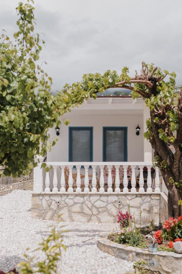 Vila Natali Himare Exterior foto