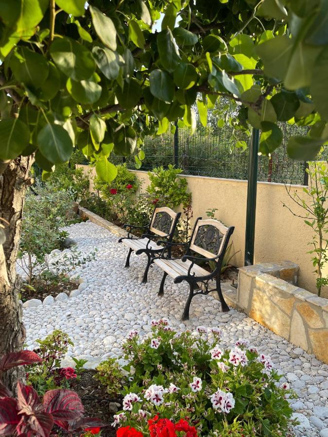 Vila Natali Himare Exterior foto